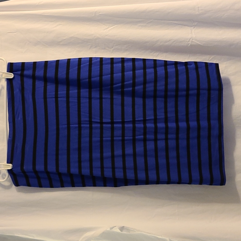 Midi length pencil skirt (L)